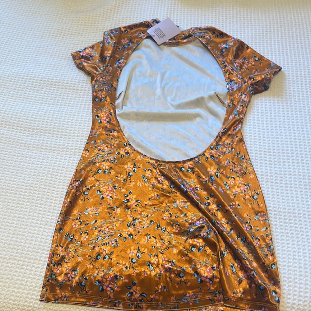 Too small - Picture 2 of 3